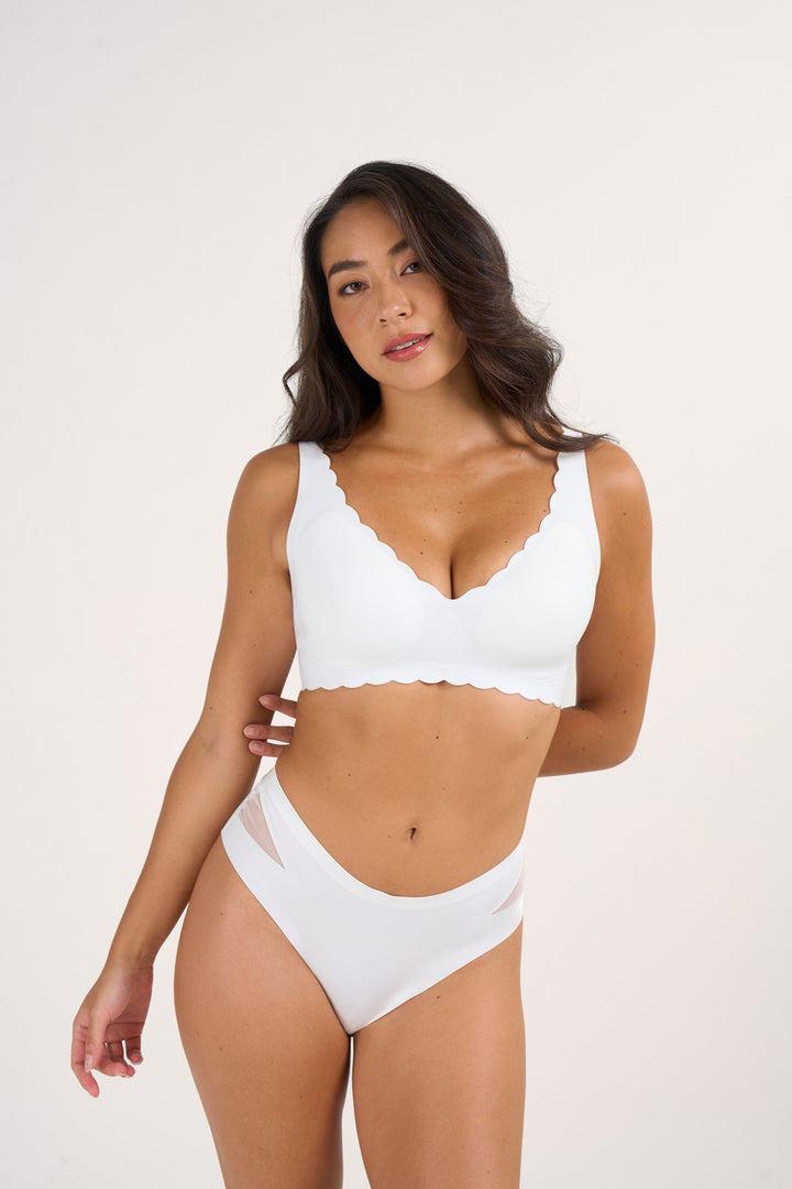 Scalloped Deep V Smooth Lift Bra